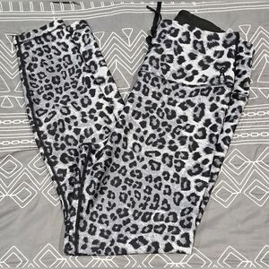 Good American High Waisted  Leopard Print 7/8 Compression Leggings Size 2(M)